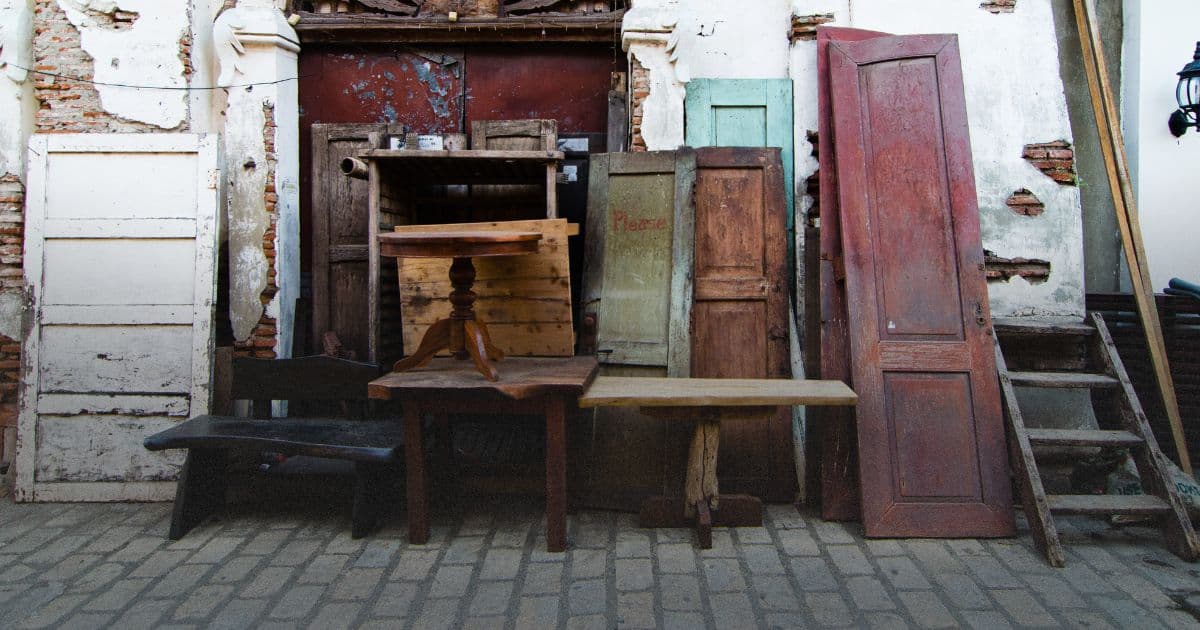 How to Dispose of Furniture (6 Methods)