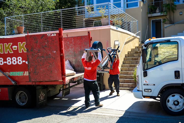 Junk King Melbourne - Dumpster rental in Melbourne, Florida