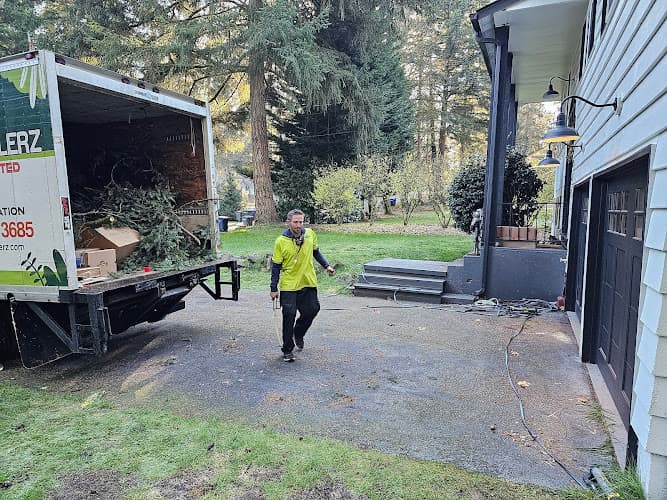 Go Green Haulerz LLC - Dumpster rental in Kirkland, Washington