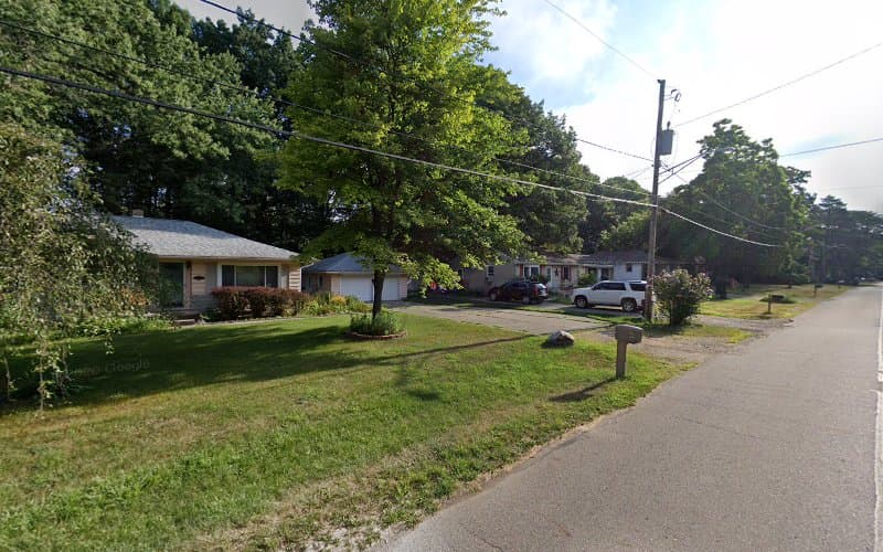 D & V's Trash Hauling - Dumpster rental in Lansing, Michigan