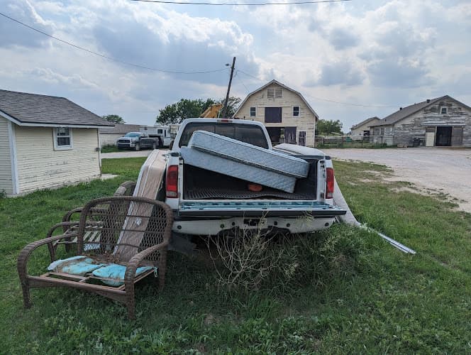 Bronson's Junk Removal and Hauling hero photo