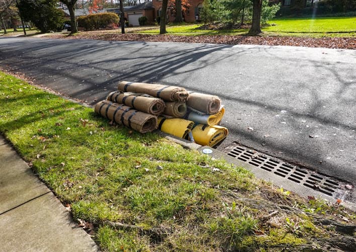 EZ Grand Rapid Junk Removal - Dumpster rental in Grand Rapids, Michigan