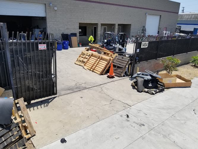 Go Junk Less LLC - Dumpster rental in Glendale, California