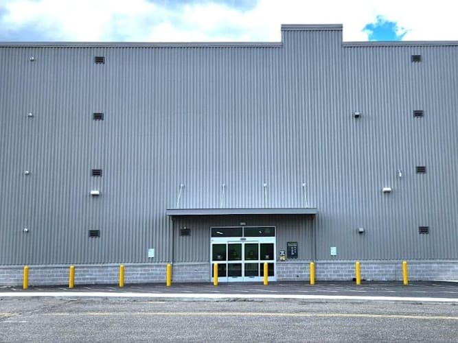 Extra Space Storage - Dumpster rental in Topsham, Maine