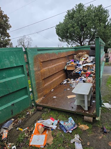 I-5 Movers & Junk Hauling LLC - Dumpster rental in Mountlake Terrace, Washington