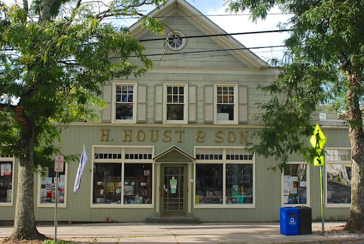 H Houst & Son Inc - Dumpster rental in Woodstock, New York