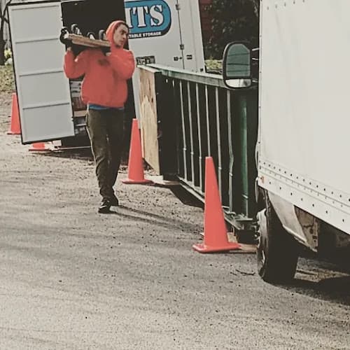 Je Transporte Hauling & Trucking - Dumpster rental in Baltimore, Maryland