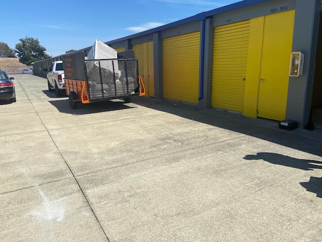 Carrillo's family junk removal - Dumpster rental in Fairfield, California