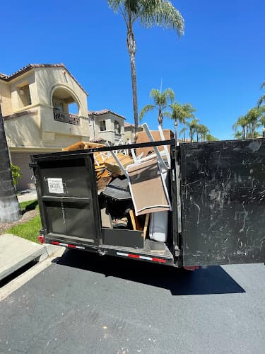 Dos Muchos Junk Removal LLc - Dumpster rental in San Diego, California